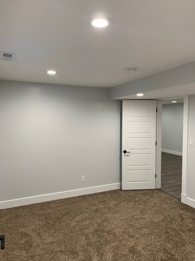 Building Photo - 8740 S Spartan Dr