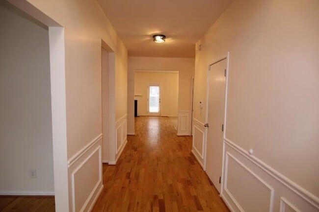 Building Photo - 700 Moonlight Way