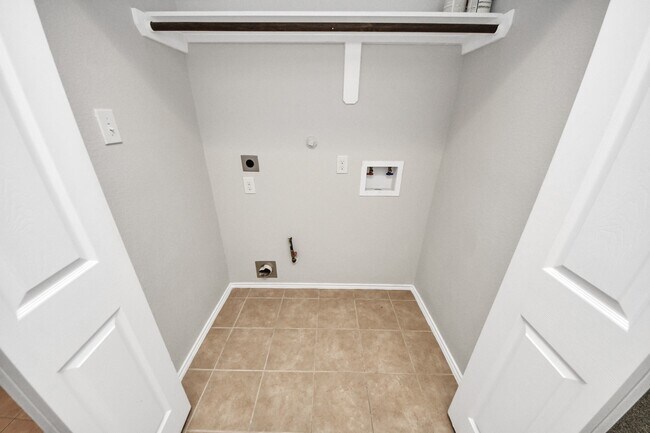 Building Photo - 21823 Wildcroft Dr