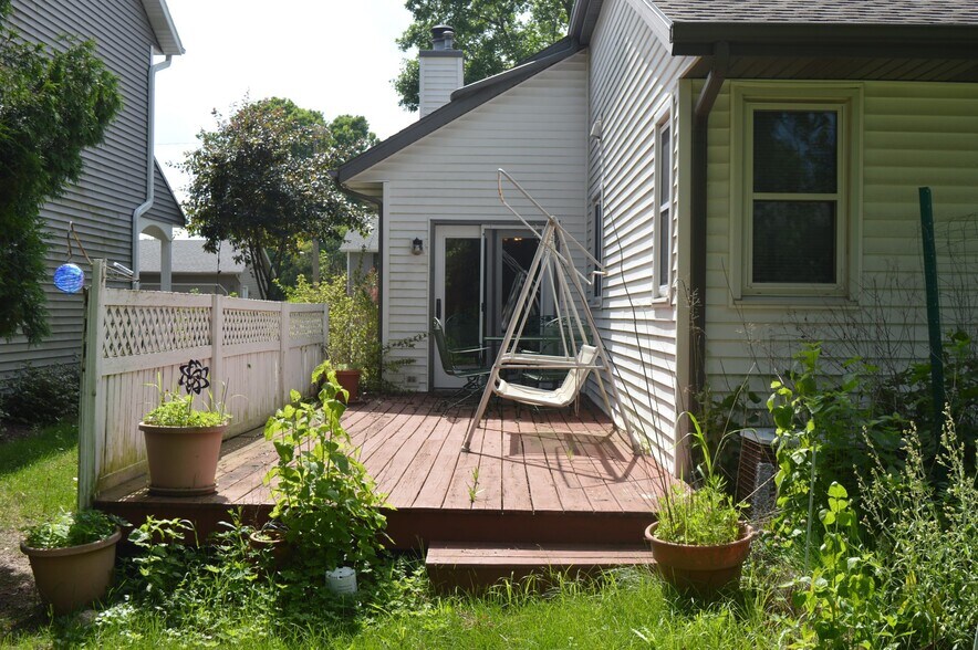Building Photo - 7917 W Oakbrook Cir