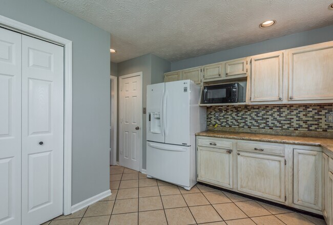 Building Photo - 420 Shelbyville Rd