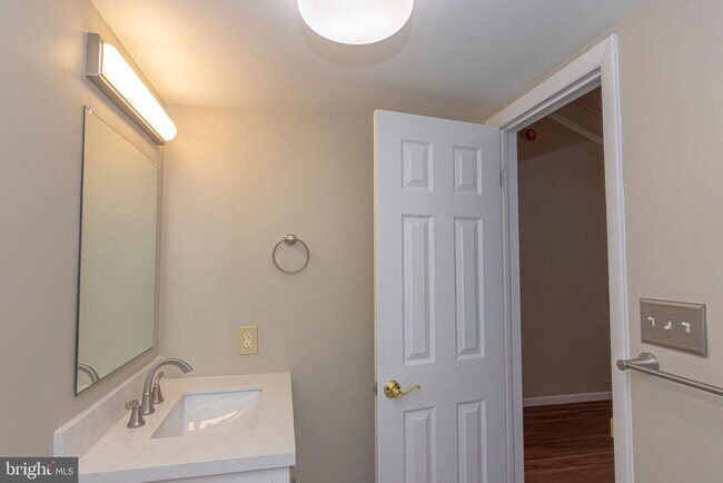 Building Photo - 20A Oscar Hammerstein Way