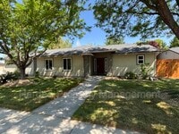 Building Photo - 2322 E Mugo St