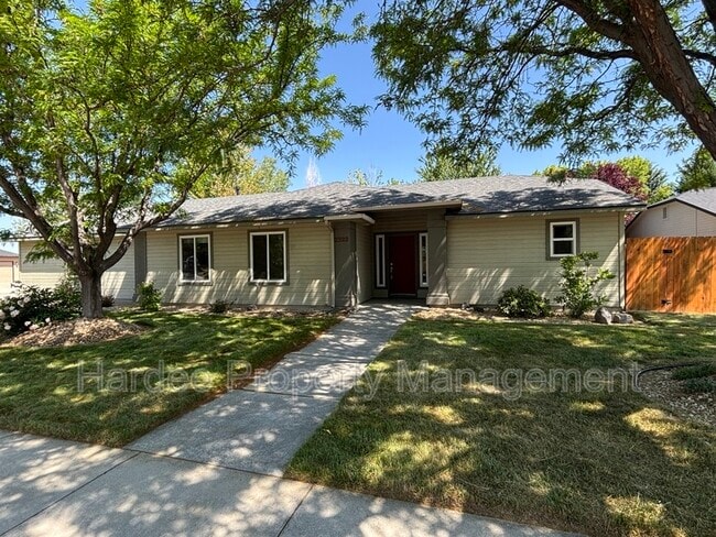 Primary Photo - 2322 E Mugo St