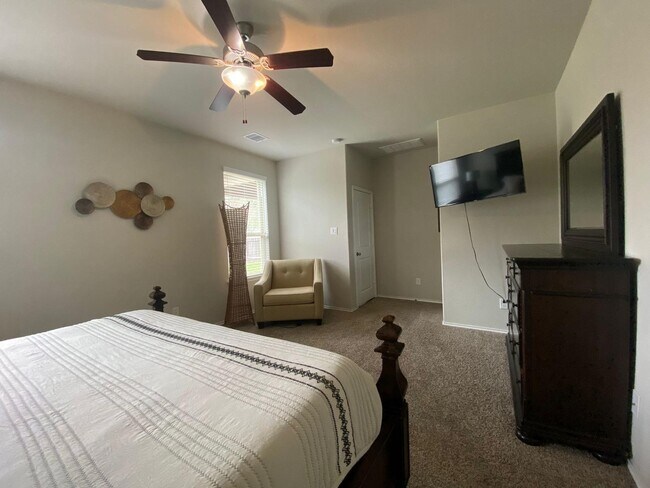 Building Photo - 24207 Oakdale Hls