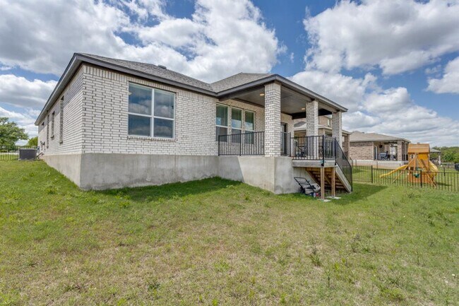 Building Photo - 1100 Desaix Dr