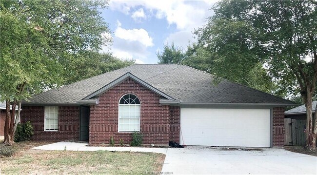 Building Photo - 1304 Bayou Woods Dr