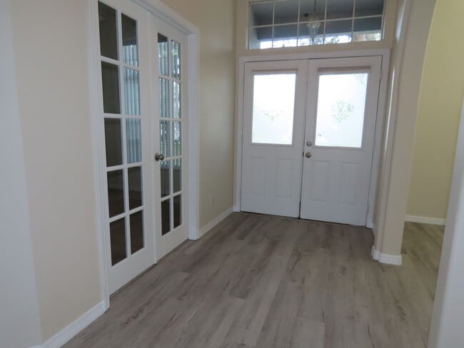 Building Photo - Spacious 4 Bedroom Pool Home Plus Addition...