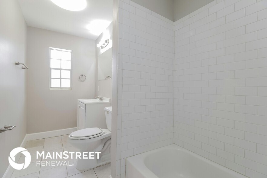 Building Photo - 8315 Calais Cir