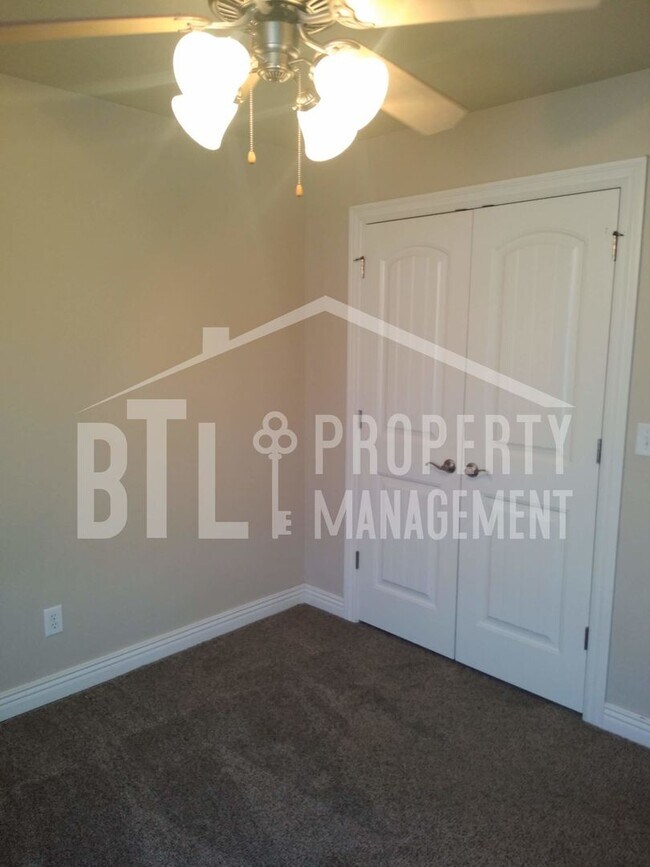 Building Photo - 3BR Duplex with 2-Car Garage in Forsyth
