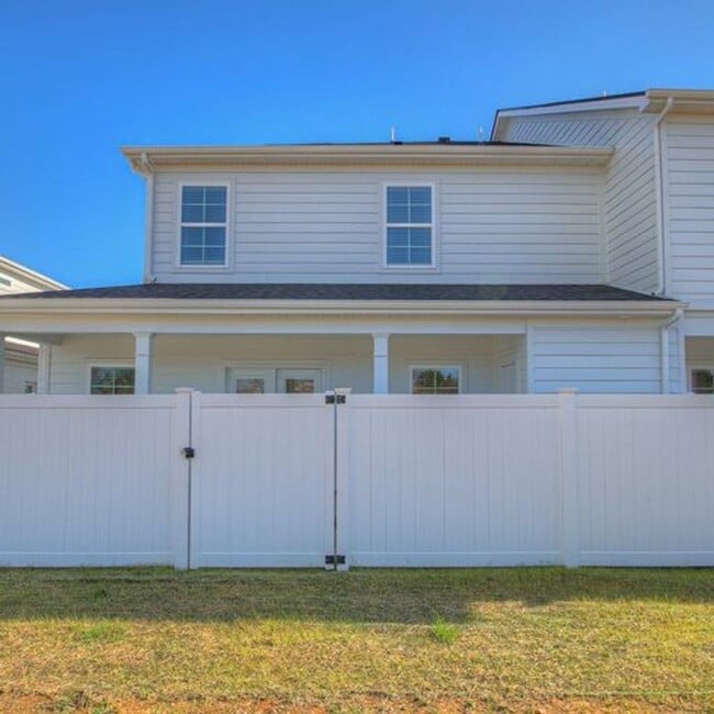 Building Photo - Upgraded, Luxury Townhouse