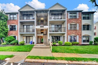 Building Photo - 421 Lancaster Ct
