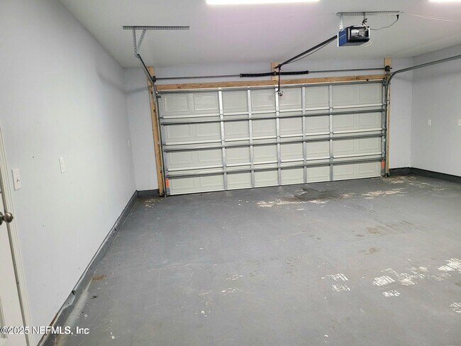 Building Photo - 1978 Solomon St