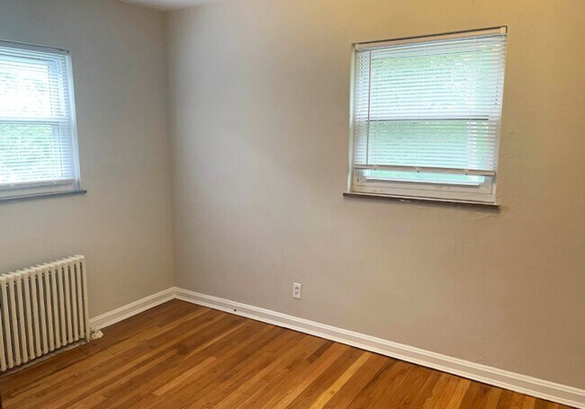 Building Photo - 956 Ludlow Ave