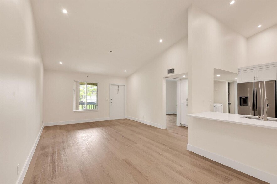 Building Photo - 6299 Chasewood Dr
