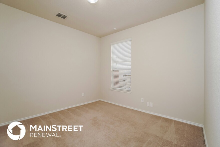 Building Photo - 11910 Fieldcrest Run