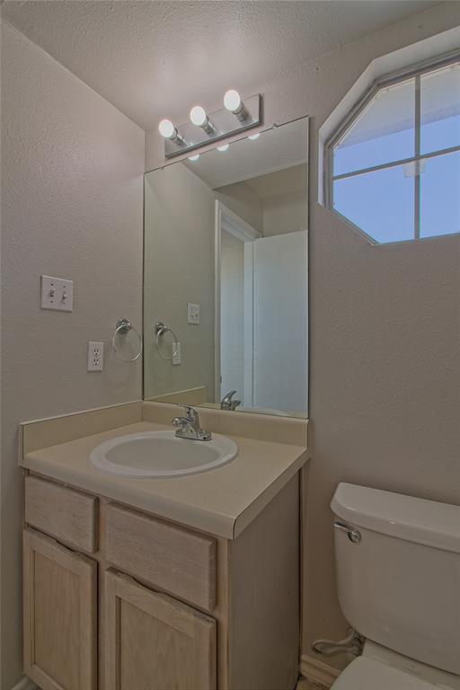 Building Photo - 2211 Creekside Ln