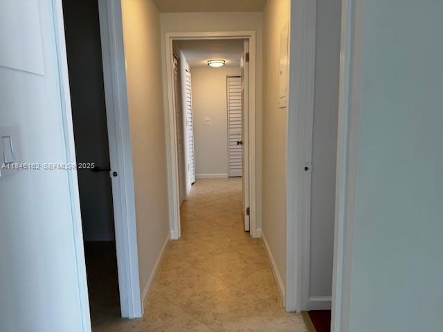 Building Photo - 9100 W Bay Harbor Dr