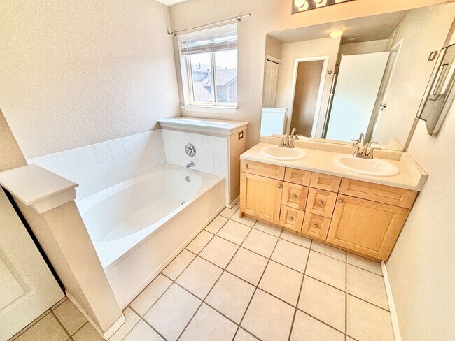 Building Photo - 6458 Silver Mesa Dr