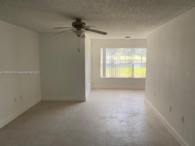 Building Photo - 12540 Vista Isles Dr