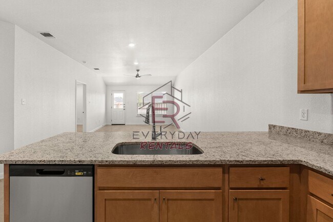 Building Photo - 912 Cherry Laurel Ln