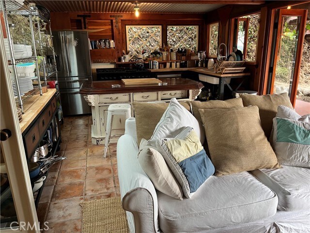 Building Photo - 845 Temple Hills Dr