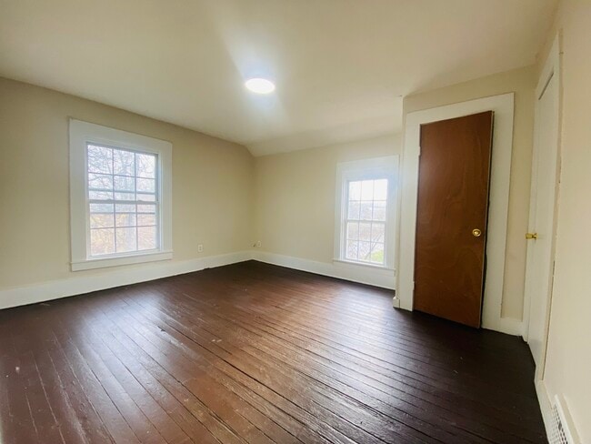 Building Photo - 1246 Edison Ave