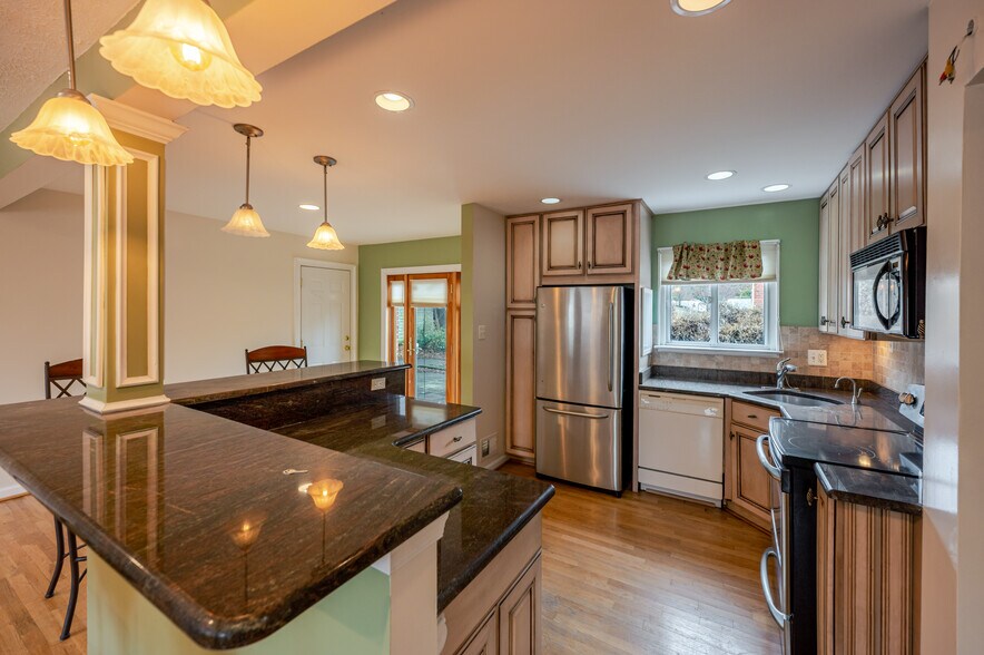 Building Photo - 5806 Flanders St