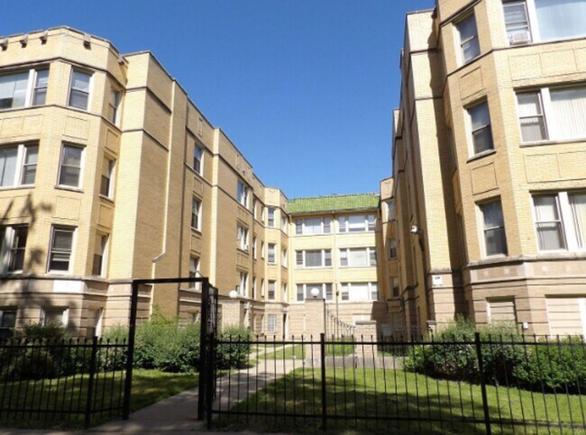 Interior Photo - 7945-7953 S Langley Ave