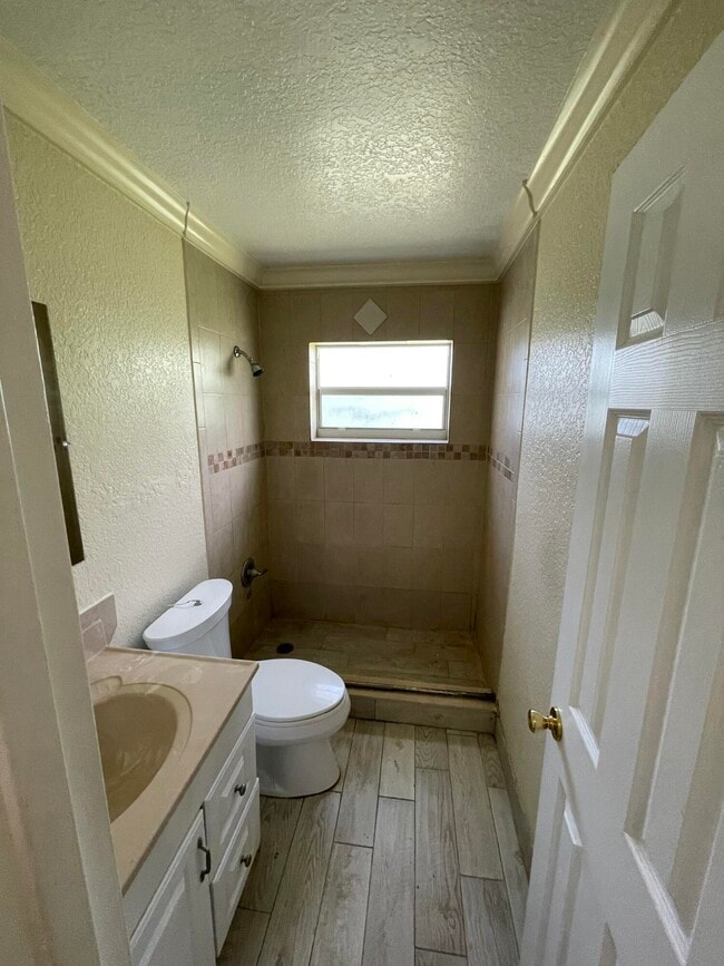 Building Photo - 951 Skylark Dr