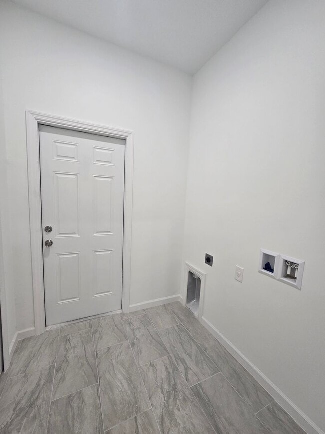 Building Photo - BRAND NEW 4/2/2-SOUTH LEHIGH ACRES