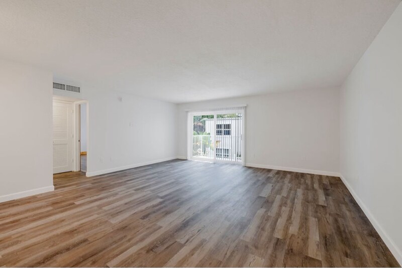 Building Photo - 715 20th St