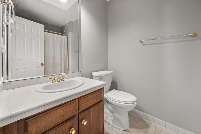 Building Photo - TownHouse In Prospect !