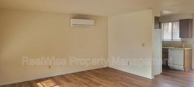 Building Photo - 1227 NW Highland Ave