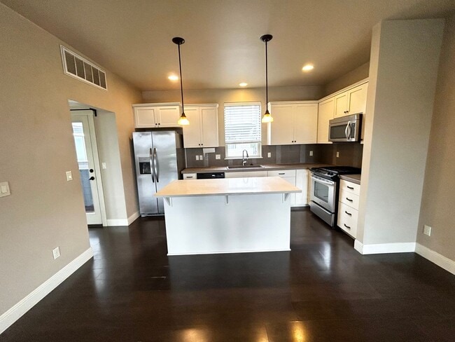 Building Photo - 3 Bedroom Home Across The Street From Villa Sports!!
