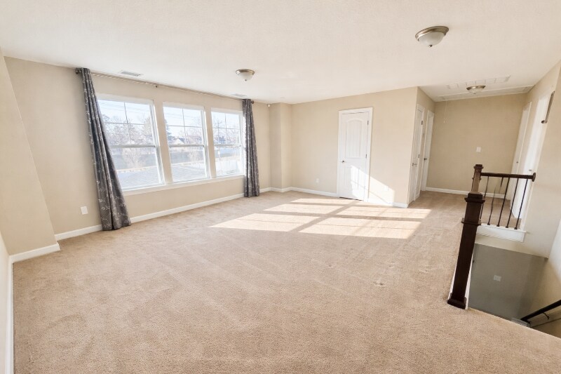 Building Photo - 1300 Parkdale St