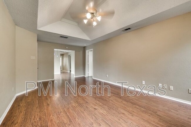Building Photo - 2701 London Ct