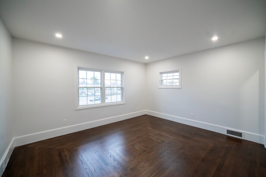 Building Photo - 10 Wampanoag Trl