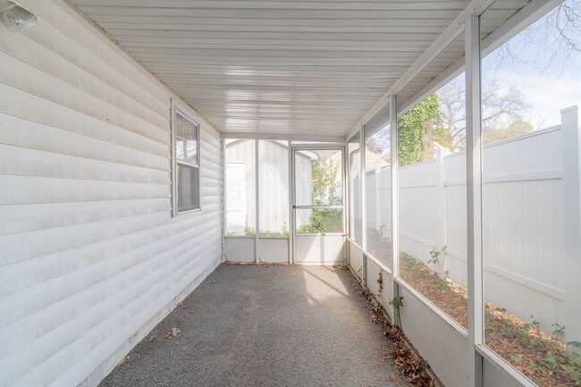 Building Photo - Charming, Renovated House in Portsmouth