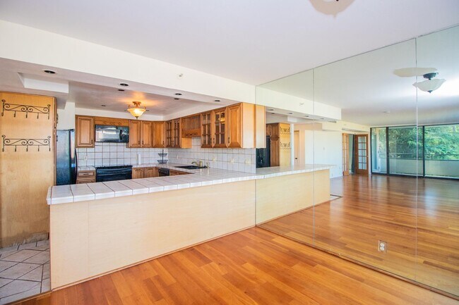 Building Photo - 101 Lombard St