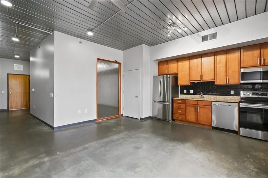 Building Photo - 620 Glen Iris Dr NE