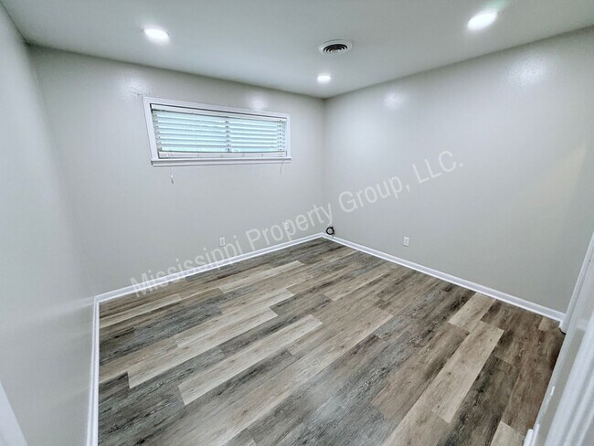 Building Photo - 1208 S 16th St