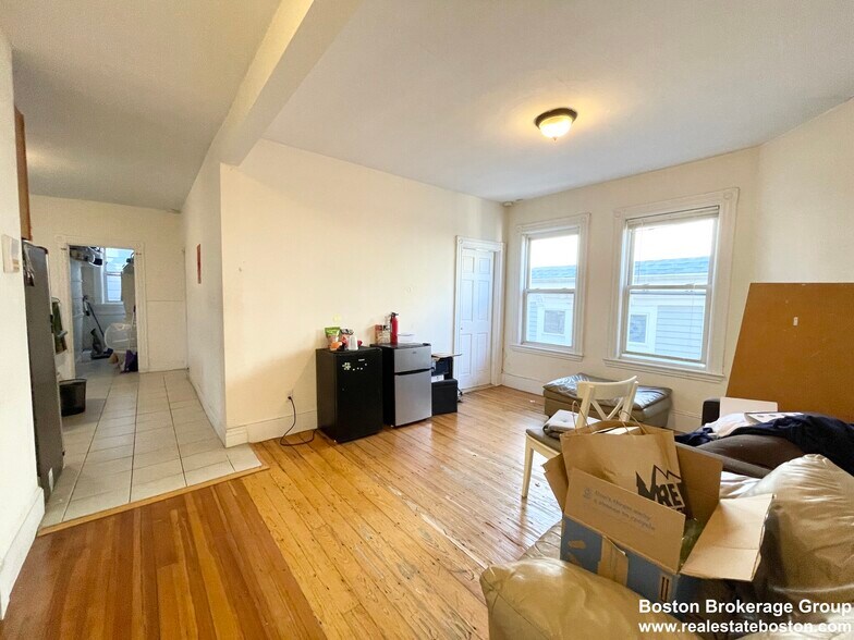 Building Photo - 17 Sachem St