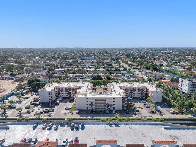 Building Photo - 995 SW 84th Ave