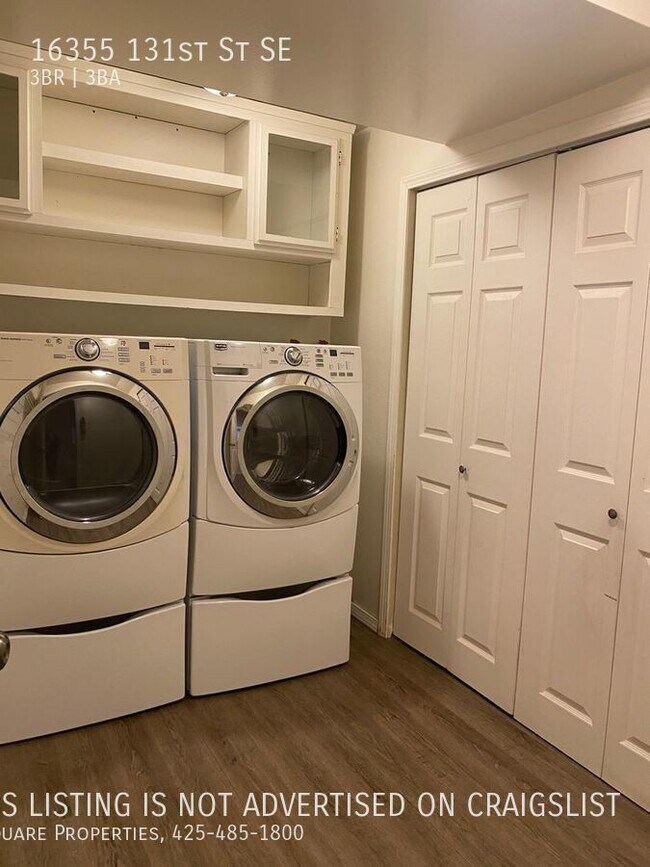 Building Photo - Unique 3 Bedroom Home with Daylight Baseme...