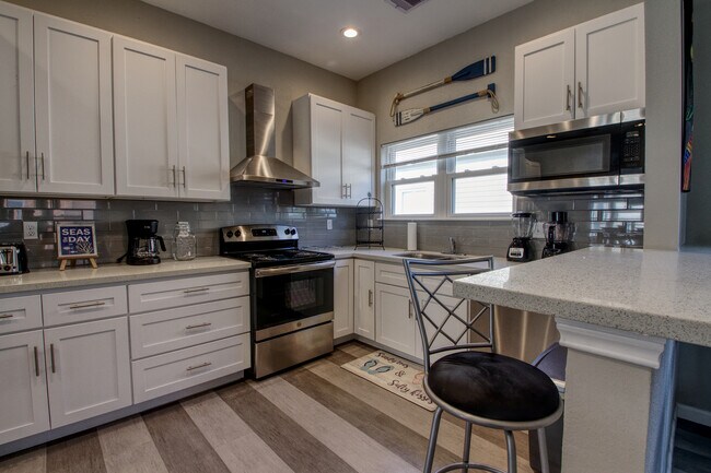 Fully equipped Kitchen - 1028 Avenue K