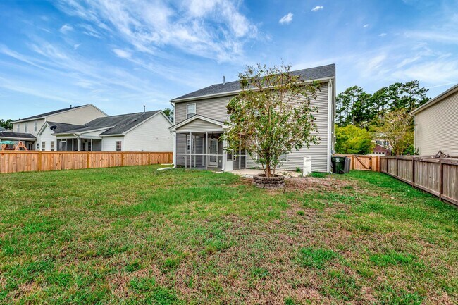 Building Photo - Spacious Cane Bay Home with Pond Views!