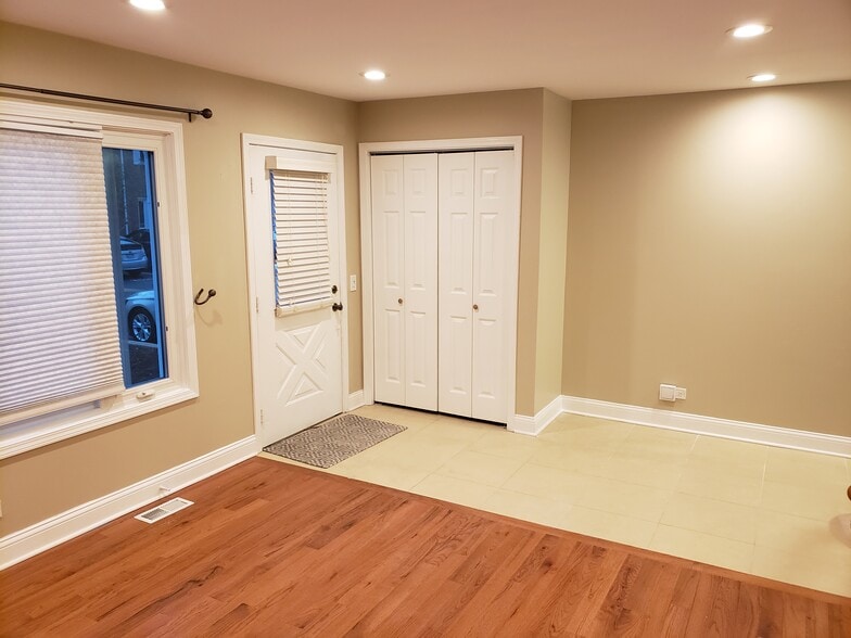 Building Photo - 2128 Rugen Rd