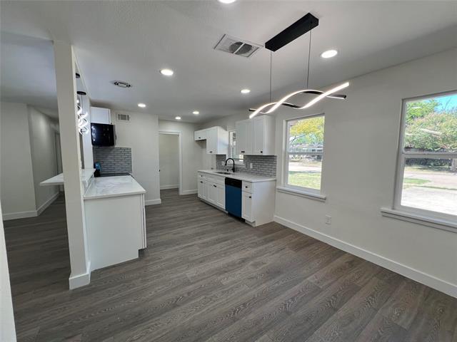 Building Photo - 8020 Laura St