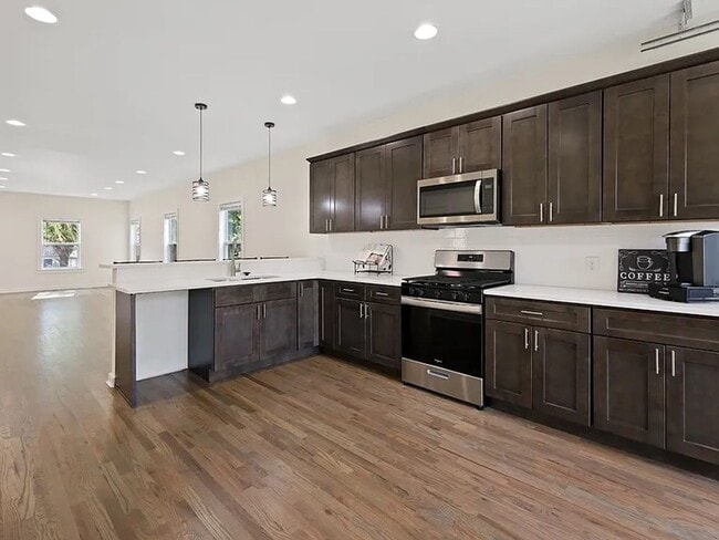 Building Photo - Great 4BR 3.5 Bath in Nashville